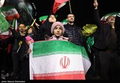 با حماسه‌خوانان کف خیابان