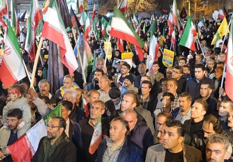 شعار مردم خرم‌آباد در خیابان انقلاب:هوا فضای سپاه بزن به کاخ سیا