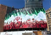 روز جمهوری اسلامی در دیوارنگاره میدان ولیعصر (عج)