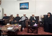 دیدار آیت‌الله صفایی بوشهری با خانواده شهیدان جنگ رمضان در دشتستان