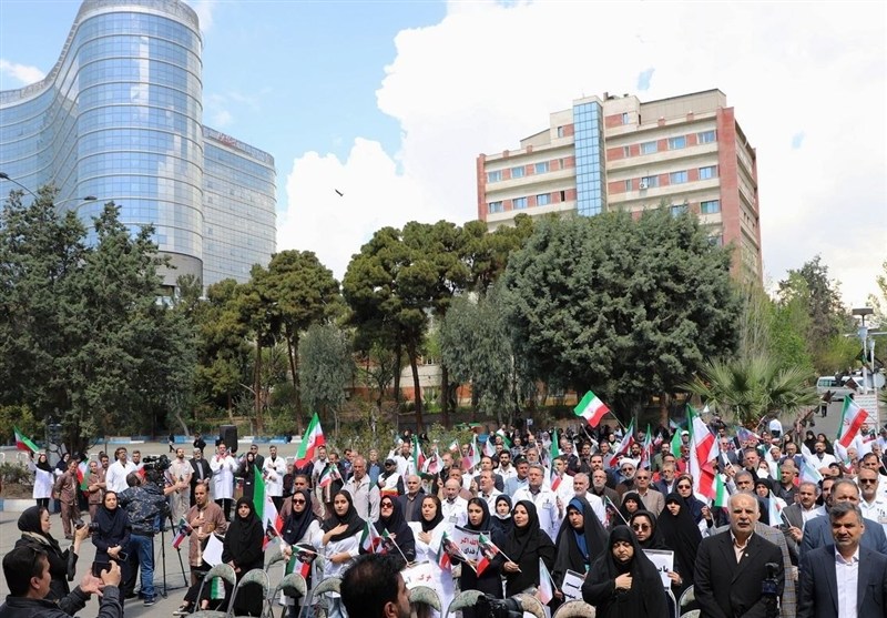 رجزخوانی بانوی کادر درمان لرستان در حمایت از آرمان‌ها