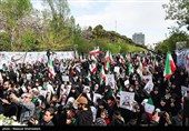 آیین چهلمین روز شهادت دانش‌آموز میناب در تهران