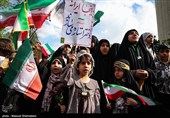 آیین چهلمین روز شهادت دانش‌آموز میناب در تهران