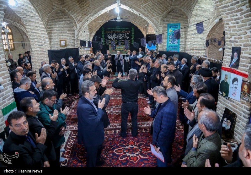 برگزاری مراسم چهلم رهبر شهید توسط بازاریان شهرکرد