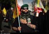 امروز در مراسم عزاداری چهلمین روز شهادت رهبر انقلاب در تهران طیف های مختلفی از مردم عزادار و پیروان راه امام شهیدشان حضور داشتند