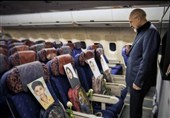 "رفاقی فی هذه الرحلة".. حقیبة مُلطخة بدماء الأطفال ترافق قالیباف إلى إسلام آباد