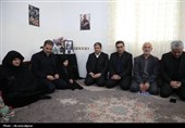 تقدیر استاندار اردبیل از صبر خانواده شهدای جنگ رمضان گرمی