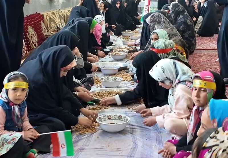 همت اهالی روستایی در مراغه در پشتیبانی از رزمندگان اسلام