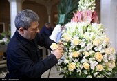 گل‌آرایی ضریح مطهر حرم حضرت معصومه(س)