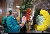گل‌آرایی ضریح مطهر حرم حضرت معصومه(س)