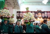 گل‌آرایی ضریح مطهر حرم حضرت معصومه(س)