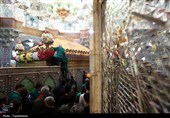 گل‌آرایی ضریح مطهر حرم حضرت معصومه(س)