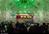 گل‌آرایی ضریح مطهر حرم حضرت معصومه(س)