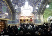 گل‌آرایی ضریح مطهر حرم حضرت معصومه(س)