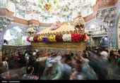 گل‌آرایی ضریح مطهر حرم حضرت معصومه(س)