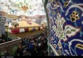 گل‌آرایی ضریح مطهر حرم حضرت معصومه(س)