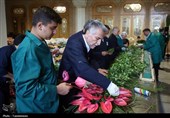 گل‌آرایی ضریح مطهر حرم حضرت معصومه(س)