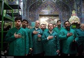 گل‌آرایی ضریح مطهر حرم حضرت معصومه(س)