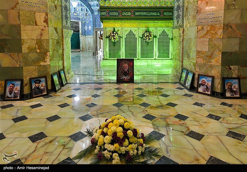 جلوه فاطمی و هیبت زینب دارد