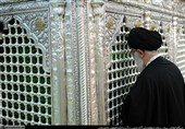 تصاویر حضور شهید امام خامنه‌ای در حرم حضرت معصومه(س)
