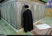 تصاویر حضور شهید امام خامنه‌ای در حرم حضرت معصومه(س)