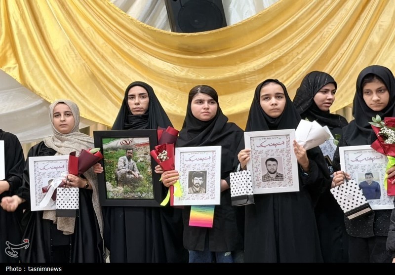 اشک و افتخار در روز دختر؛ تجلیل از دختران شهدا در سنندج