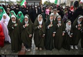 مراسم اهتزاز پرچم امام رضا (ع) بر فراز شهر همدان