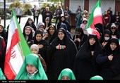 مراسم اهتزاز پرچم امام رضا (ع) بر فراز شهر همدان