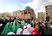 مراسم اهتزاز پرچم امام رضا (ع) بر فراز شهر همدان