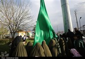 مراسم اهتزاز پرچم امام رضا (ع) بر فراز شهر همدان
