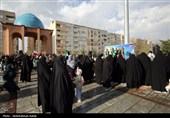 مراسم اهتزاز پرچم امام رضا (ع) بر فراز شهر همدان