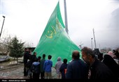 مراسم اهتزاز پرچم امام رضا (ع) بر فراز شهر همدان
