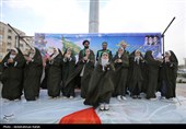 مراسم اهتزاز پرچم امام رضا (ع) بر فراز شهر همدان
