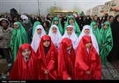 مراسم اهتزاز پرچم امام رضا (ع) بر فراز شهر همدان