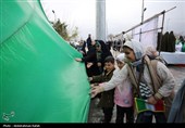 مراسم اهتزاز پرچم امام رضا (ع) بر فراز شهر همدان