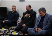 دیدار معاون فرهنگی بنیاد شهید کشور با خانواده‌های شهدای جنگ رمضان البرز