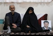 دیدار معاون فرهنگی بنیاد شهید کشور با خانواده‌های شهدای جنگ رمضان البرز