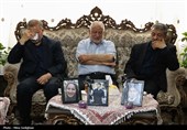 دیدار معاون فرهنگی بنیاد شهید کشور با خانواده‌های شهدای جنگ رمضان البرز