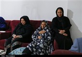 دیدار معاون فرهنگی بنیاد شهید کشور با خانواده‌های شهدای جنگ رمضان البرز
