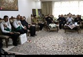 دیدار معاون فرهنگی بنیاد شهید کشور با خانواده‌های شهدای جنگ رمضان البرز