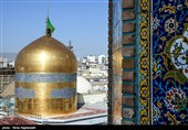 تعویض پرچم حرم مطهر رضوی
