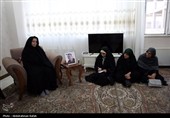 دیدار اعضای دفتر خبرگزاری تسنیم همدان با خانواده شهید وحید لطفی