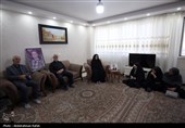 دیدار اعضای دفتر خبرگزاری تسنیم همدان با خانواده شهید وحید لطفی
