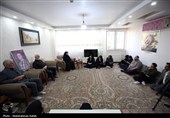 دیدار اعضای دفتر خبرگزاری تسنیم همدان با خانواده شهید وحید لطفی