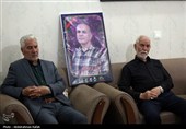 دیدار اعضای دفتر خبرگزاری تسنیم همدان با خانواده شهید وحید لطفی