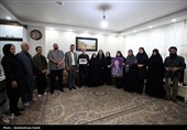 دیدار اعضای دفتر خبرگزاری تسنیم همدان با خانواده شهید وحید لطفی