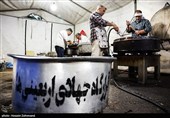 طبخ حدودا 4 هزار پرس غذای گرم توسط موکب ام ائمه (ع) قرارگاه جهادی اربعینی ها برای اقشار آسیب‌پذیر، نیازمندان و همچنین مدافعان وطن و حافظان امنیت کشور