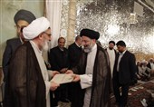 بازنشر تصویری از مراسم اعطای حکم خادمی آیت‌الله شهید سید ابراهیم رئیسی