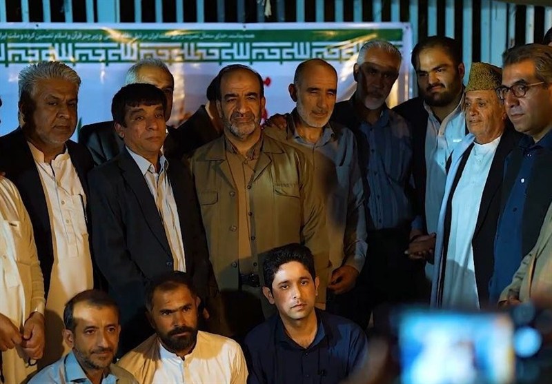 گزارش تسنیم از حضور معاون فرهنگی نیروی زمینی سپاه میان معتمدان بلوچ