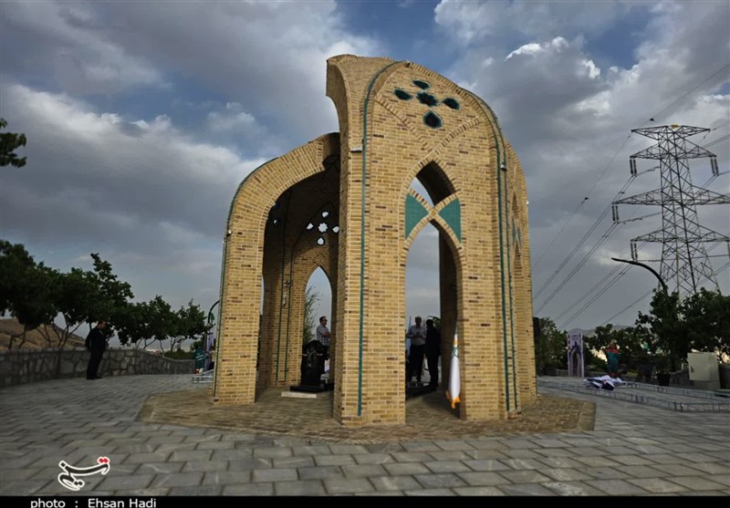 رونمایی از یادمان شهدای بوستان‌های خورشید و اردیبهشت در مشهد